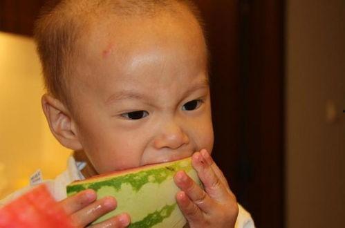 孩子吃瓜容易积食吗,小心积食困扰