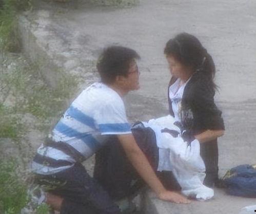 校园吃瓜事件情侣,揭秘校园情侣的甜蜜与争议